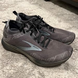 Men’s Brooks levitate 4.0 Stealth fit US size 10.5